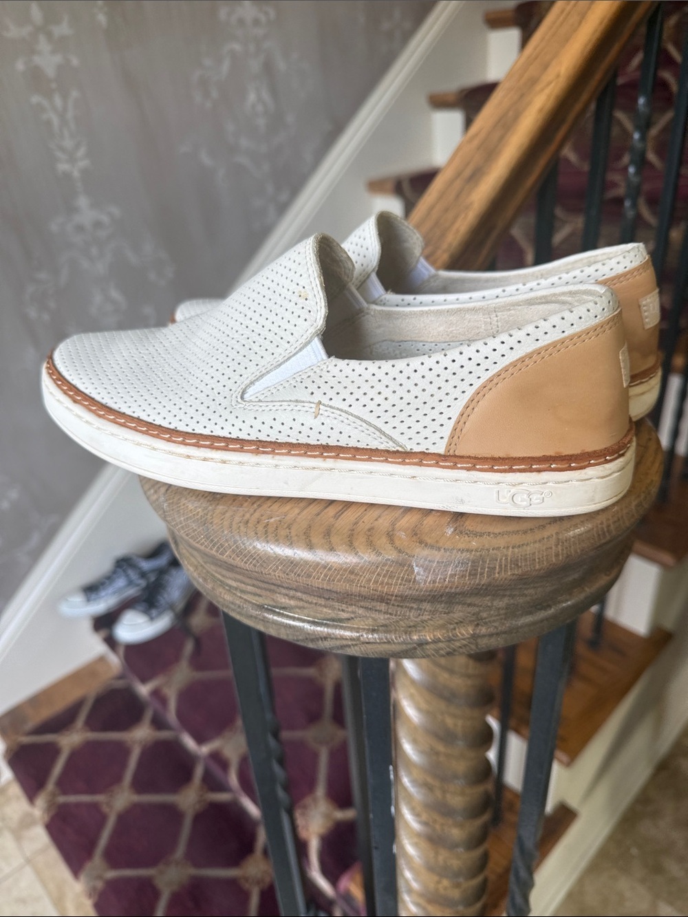 UGG ADLEY PERF WHITE slip on sneaker women’s size 8 preowned good condition - Picture 12 of 14